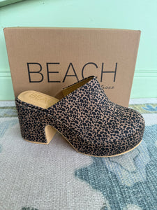 Leopard clog
