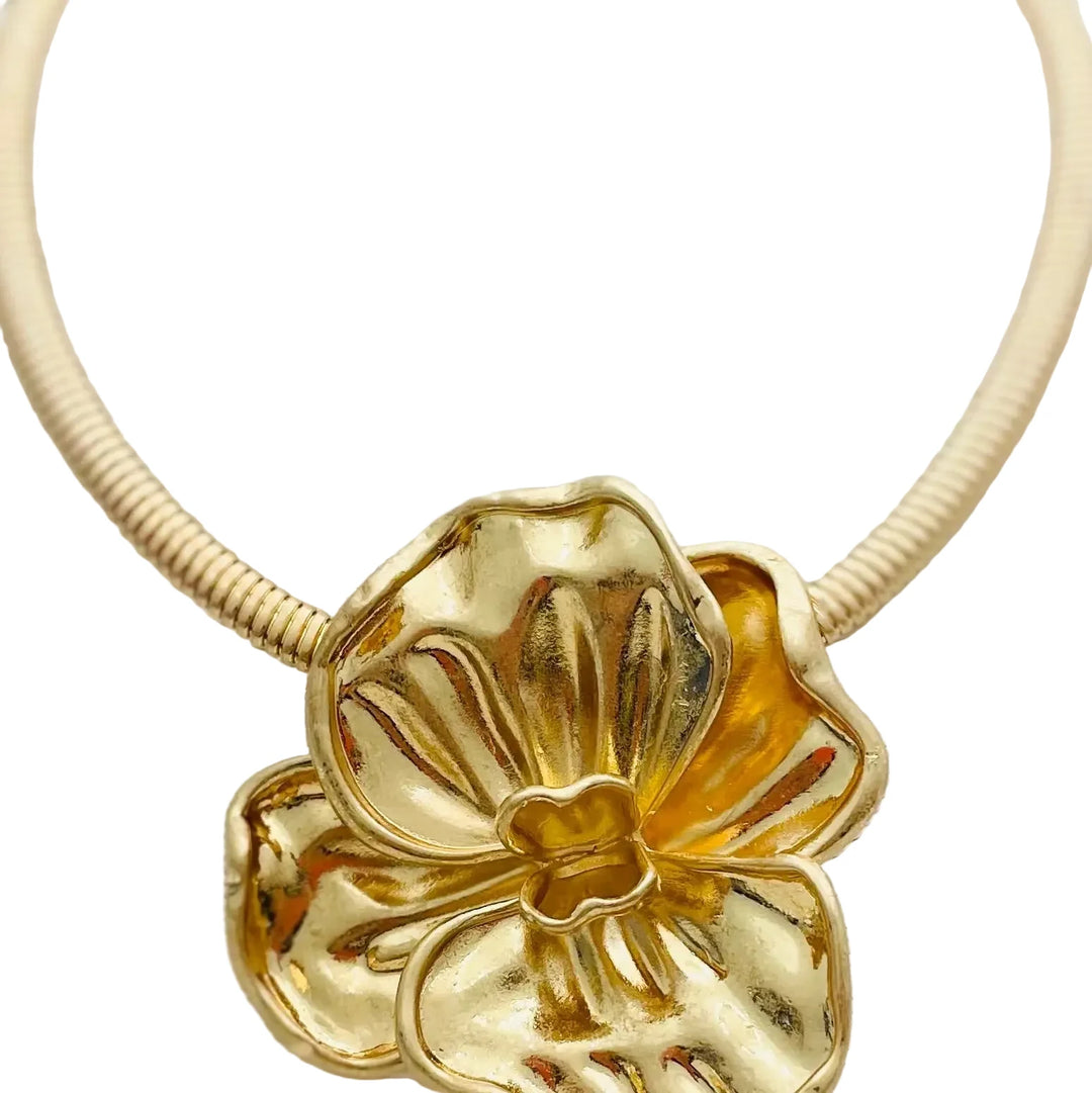 Chic Flower Choker